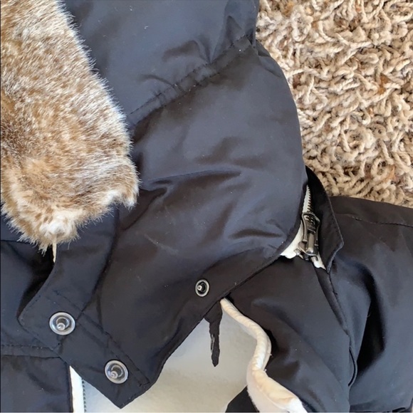 LOFT Black Puffer Vest with Faux Fur Trim - Picture 4 of 7